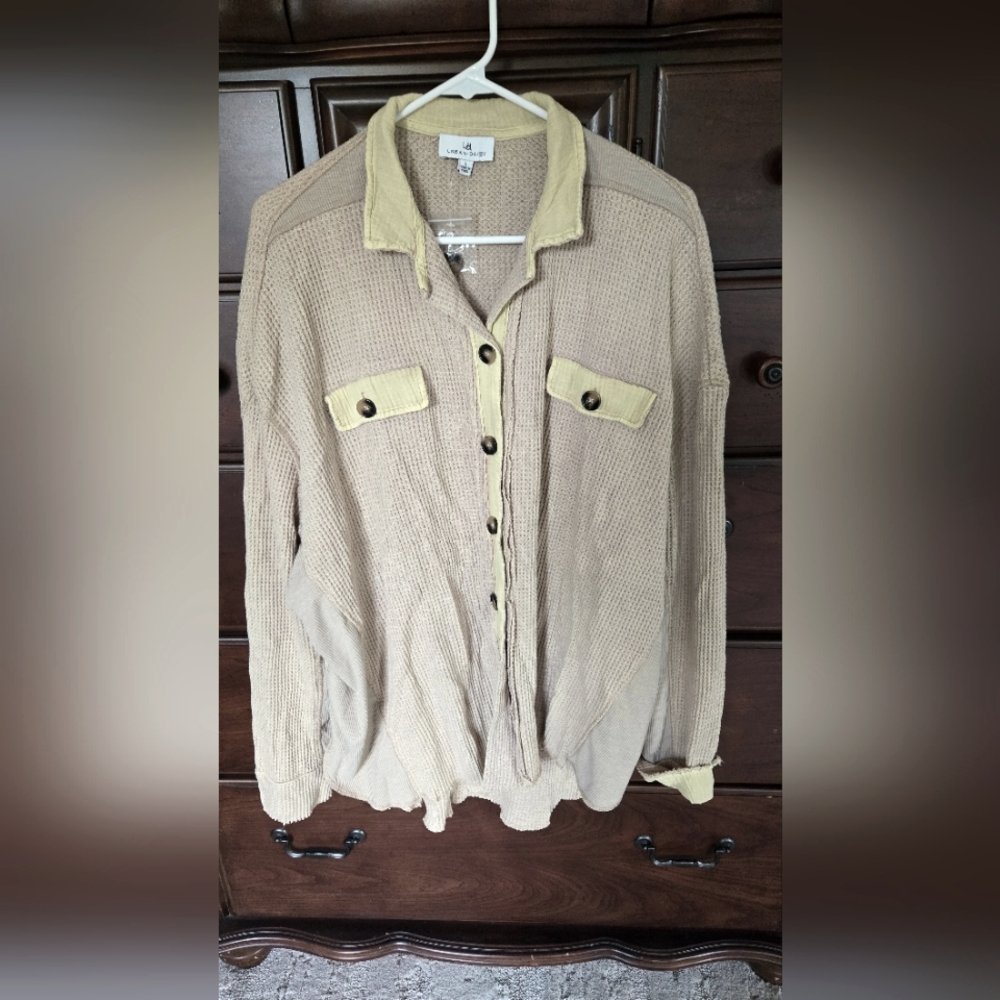 🌻NWOT, Urban Daizy, Beige Thermal Over Sized Button Down Shirt, Sz L